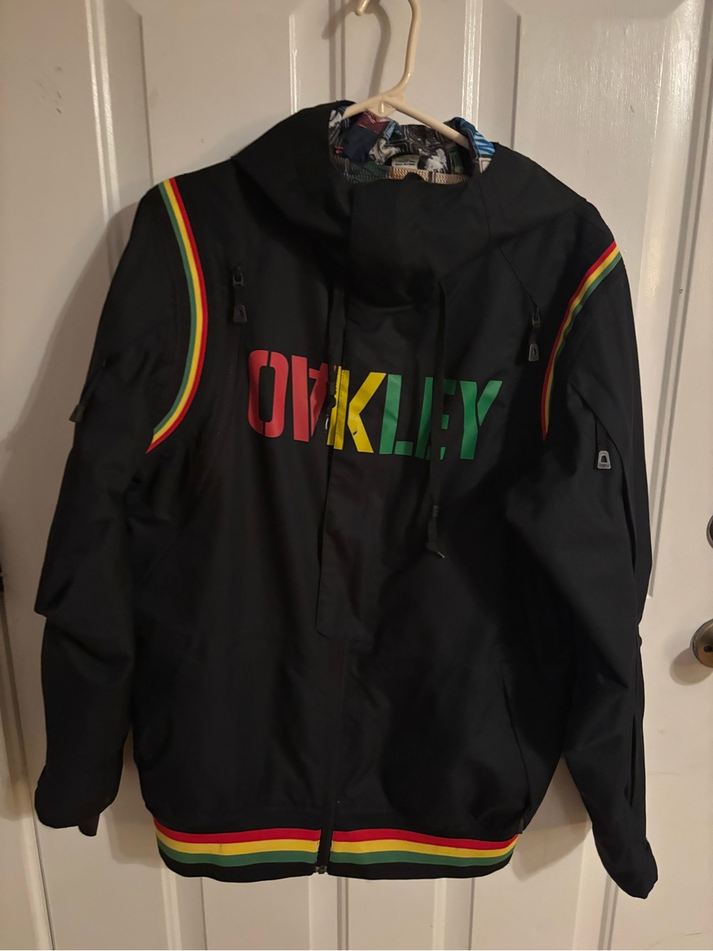 Oakley snowboarding / ski jacket - Picture 1 of 3